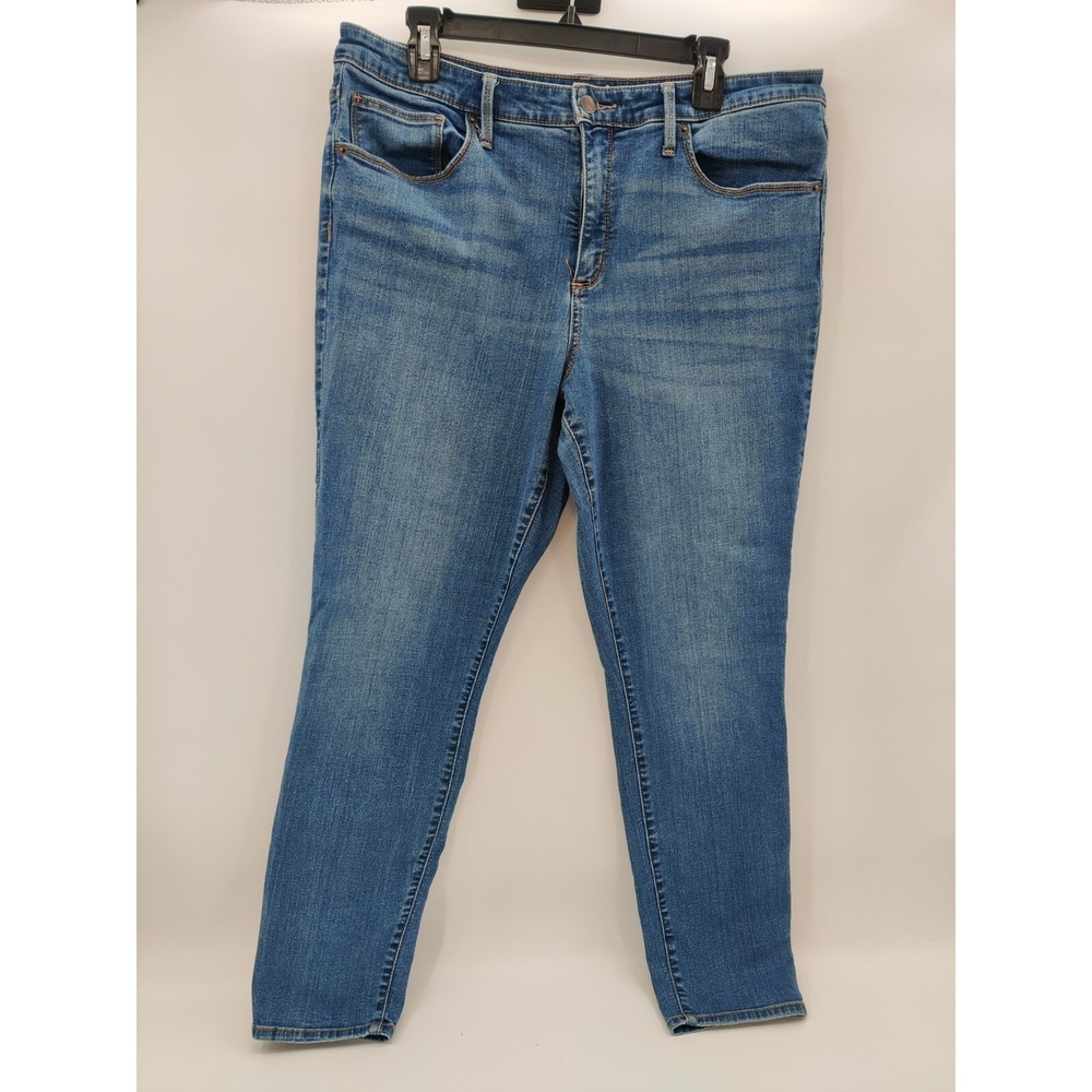 Universal Thread Womens Size 16 33R Blue Wash Denim Straight Leg Jeans